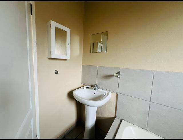 2 BEDROOM APARTMENT FOR SALE IN NEWLANDS EAST
